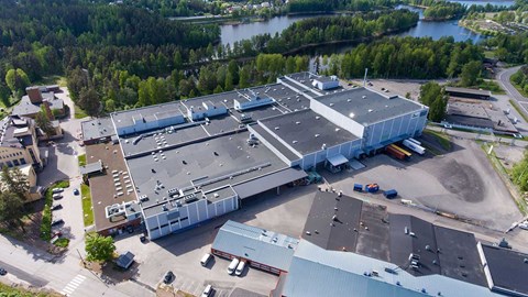 helikopterfoto van de fabriek van Mölnlycke in Mikkeli, Finland