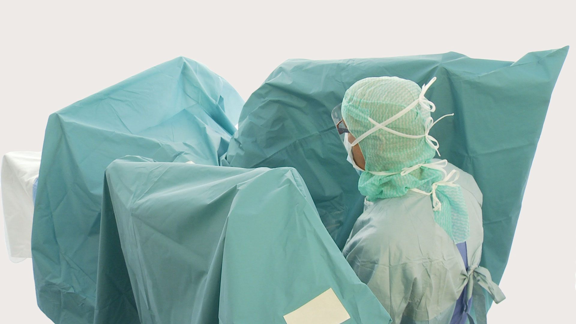 een BARRIER urologie afdeklaken in gebruik tijdens een operatie
