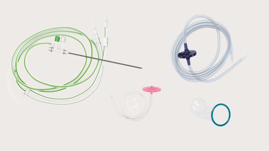 verzameling componenten laparoscopische tray: camerahoes, insufflatieslang, rookfilter