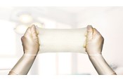 Exufiber met twee handen uitgerekt