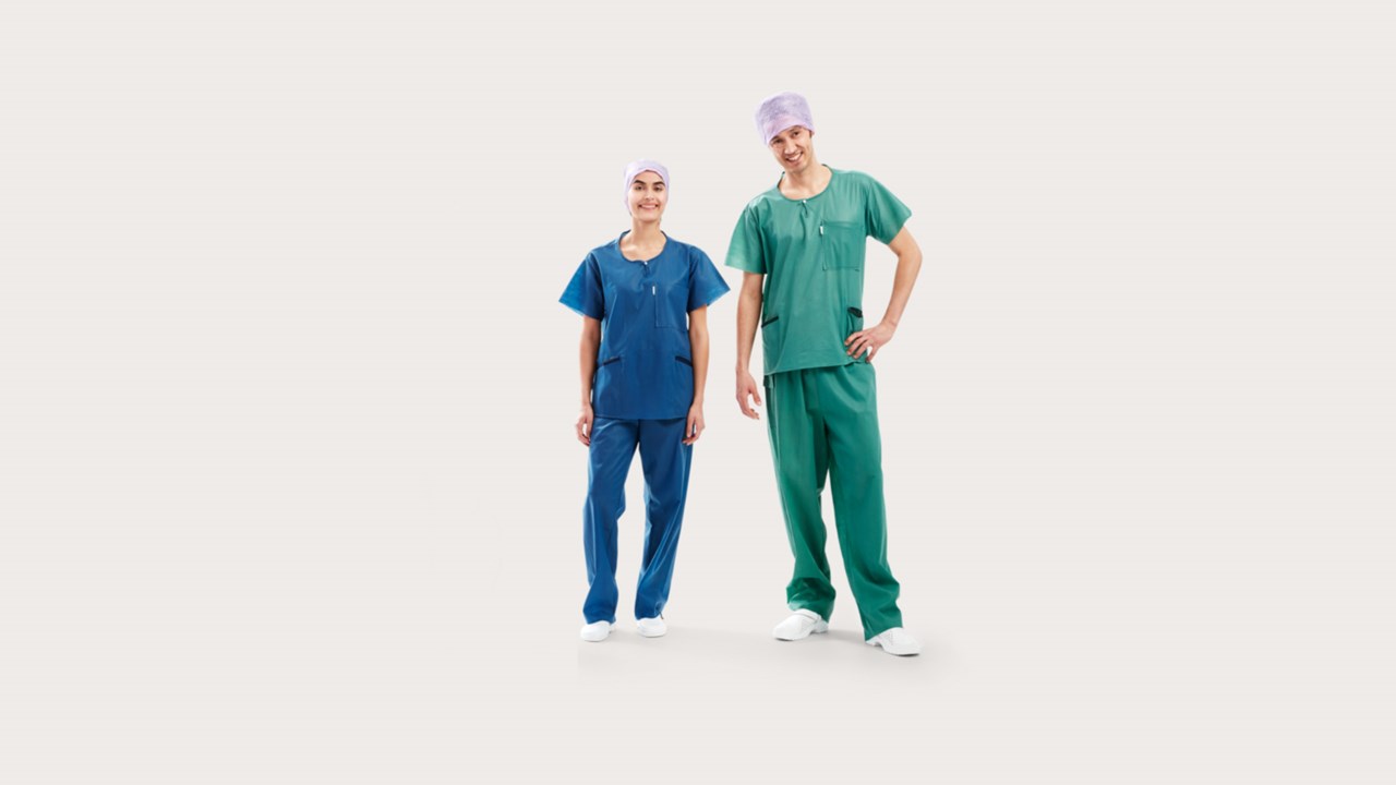 Drie artsen dragen een BARRIER omlooppak – Extra Comfort