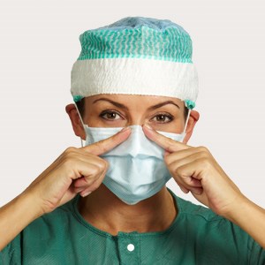 Stap 3 van de instructies medisch operatiemasker – met oorlussen