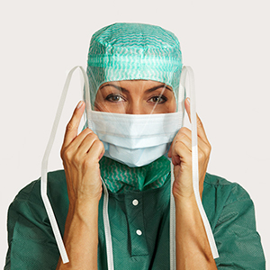 Stap 5 van de instructies medisch operatiemasker – met spatscherm
